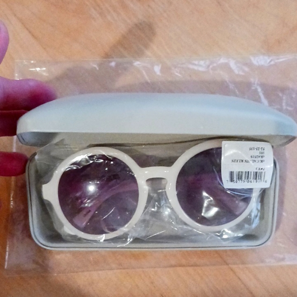 Calvin Klein White Round Unisex Sunglasses NWT & packaging with light grey case